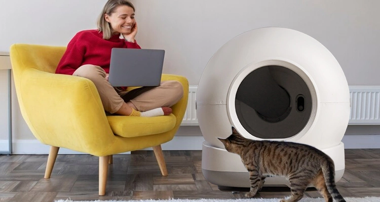Petrust® smart self-cleaning cat litter box exhibited at ZooMark 2025 for OEM/ODM smart pet supplies.