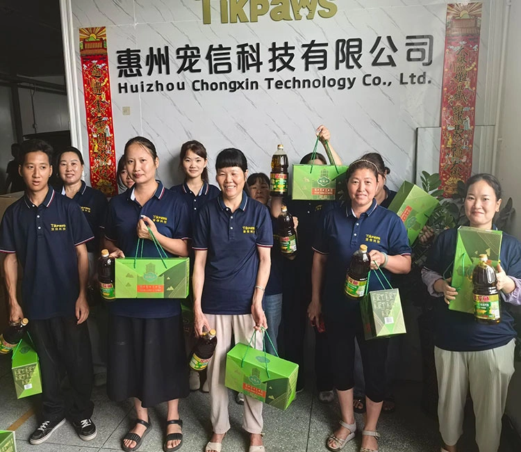 Dragon Boat Festival 2025 Gifts from Petrust Shenzhen Chongxin Technology Co.Ltd . Huizhou Factory 3 of Dragon Boat Festival 2025: What Global Buyers Should Know Petrust Huizhou team receiving Dragon Boat Festival 2025 gifts