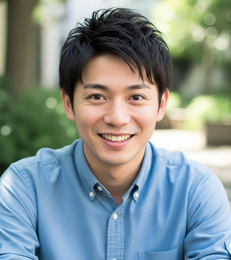A man smiling, representing a satisfied partner of an OEM cat water fountain supplier.
