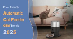 Eco Friendly Automatic Cat Feeder OEM Trends 2025 Whats Selling How to Build Yours of Home Banner for the 2025 guide on Eco-friendly automatic cat feeder OEM trends, showing a cat feeder and a gray cat on a sofa.