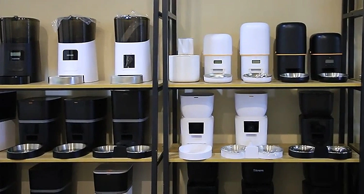 A showroom shelf displaying various models of automatic cat feeders, showcasing the product diversity offered by CE FCC certified cat feeder manufacturers.